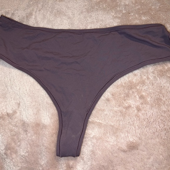 NWT SKIMS FITS EVERYBODY THONG 3X PLUM/PURPLE - Picture 3 of 6